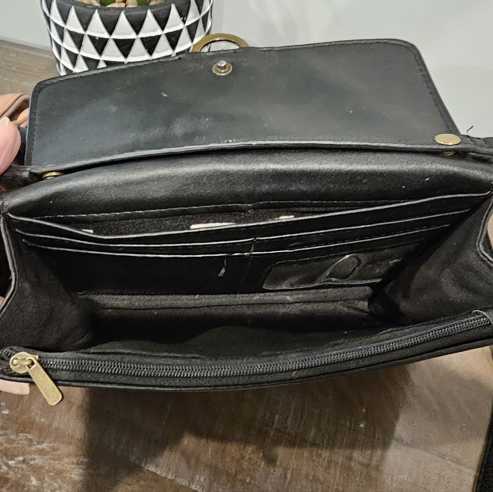 Universal Thread Crossbody Wallets - image 5